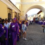 Antigua-Prozession-lila